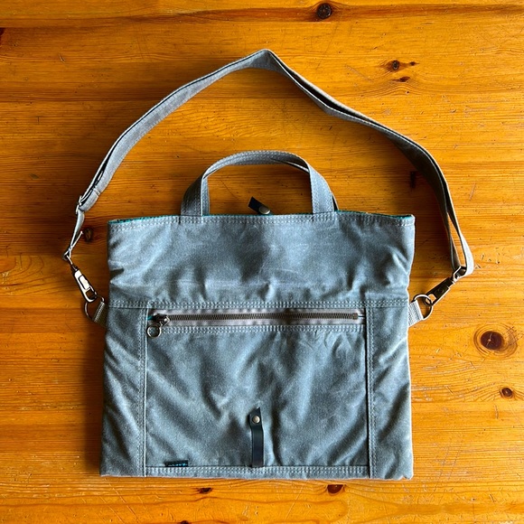 MOOP canvas bag - THE PAPERBACK IN SHARK - Picture 3 of 5